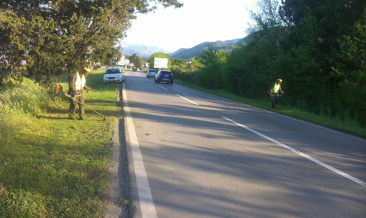 Komunalno u akciji okošavanja putnih pojasa i magistrale 